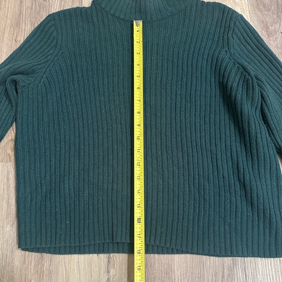 H&M Divided Green Ribbed Knit Long Sleeve Sweater, Size Medium Trendy & Cozy - Picture 6 of 11